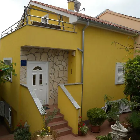 3 Apartment *