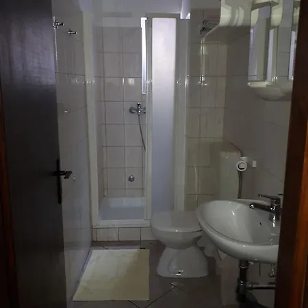 Apartament 3 *