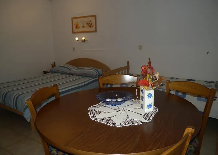 Apartament 3 *